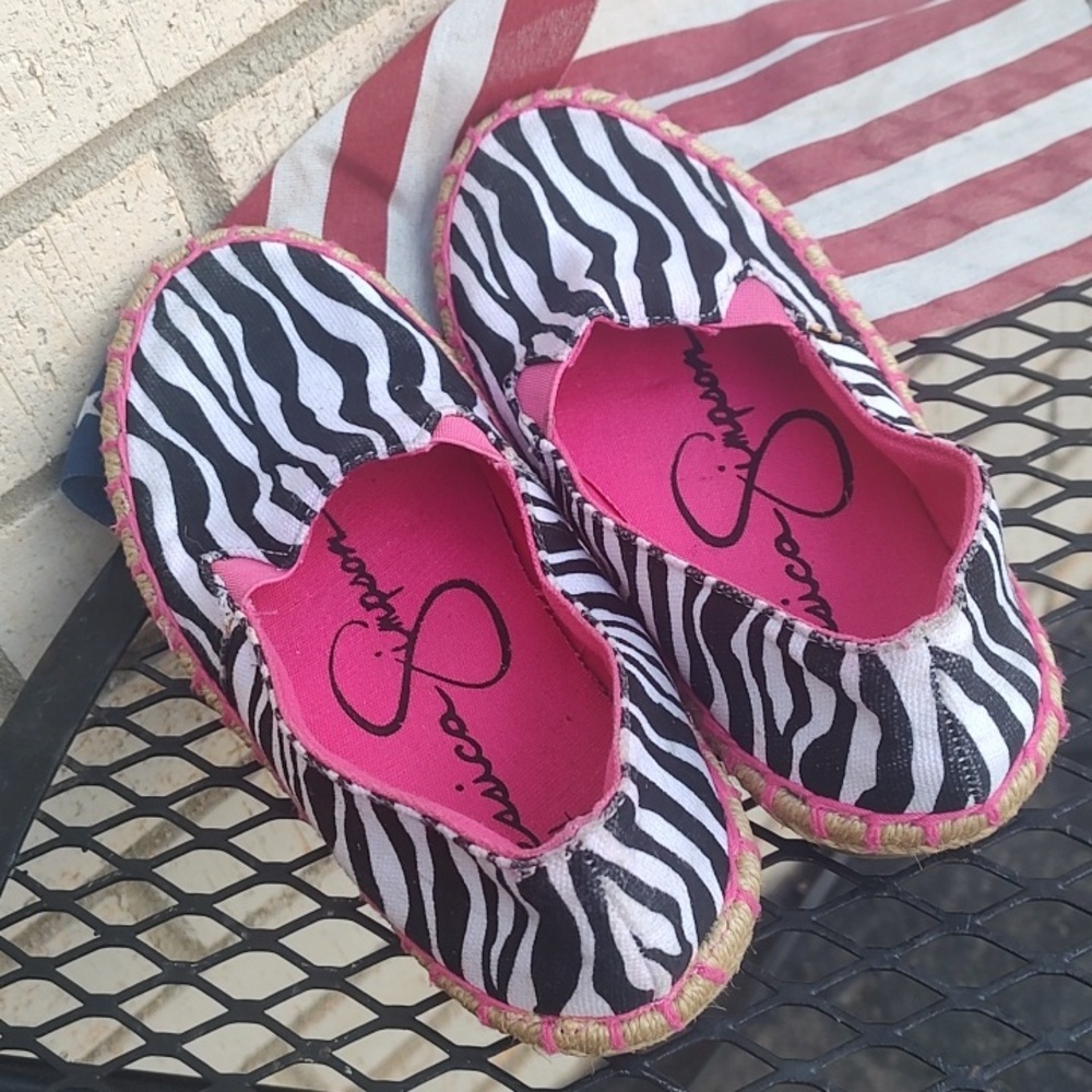 Jessica Simpson 👟 - Picture 5 of 9